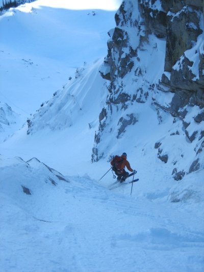 skiing the crux bulge of the North Buttress Couloir
